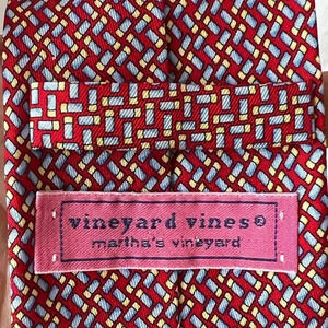 Vineyards Vines Men's 100% Silk Tie 3.5" x 62"
